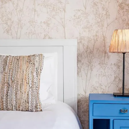 Апартаменты Storytellers - Terrace By The River *